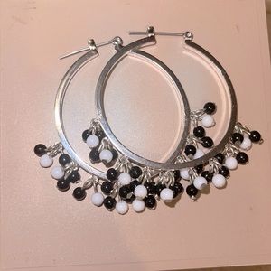 ⭐️ Appealing Women Black/White Beaded Earrings ⭐️